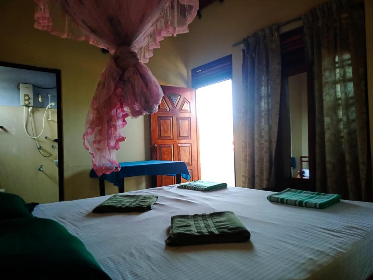 New Sea Lion Guest House Hikkaduwa Quarto foto